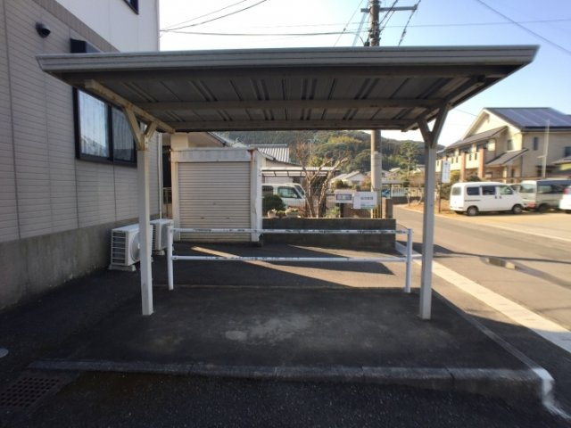 プレミールHAMA Cの駐車場