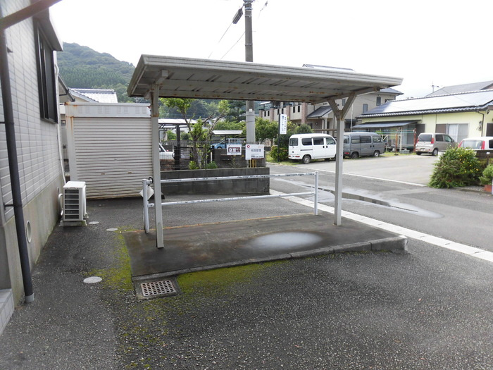 プレミールHAMA Cの駐車場|車をお持ちの方に嬉しい駐車場付きの物件です