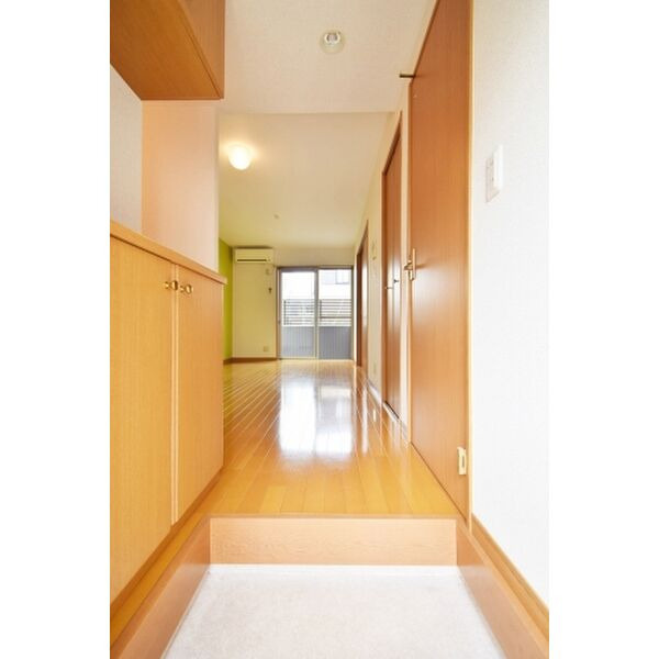 ウイング荒江の玄関