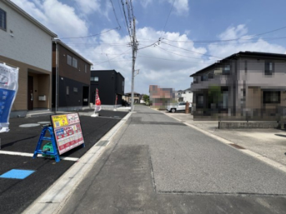 高浜市小池町第2　全5棟　4号棟の前面道路含む現地写真
