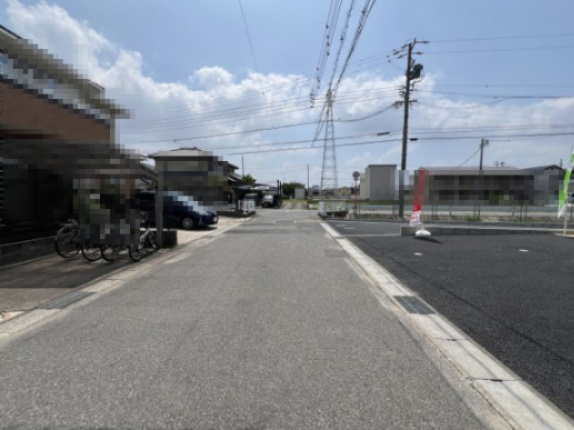 高浜市小池町第2　全5棟　4号棟の前面道路含む現地写真