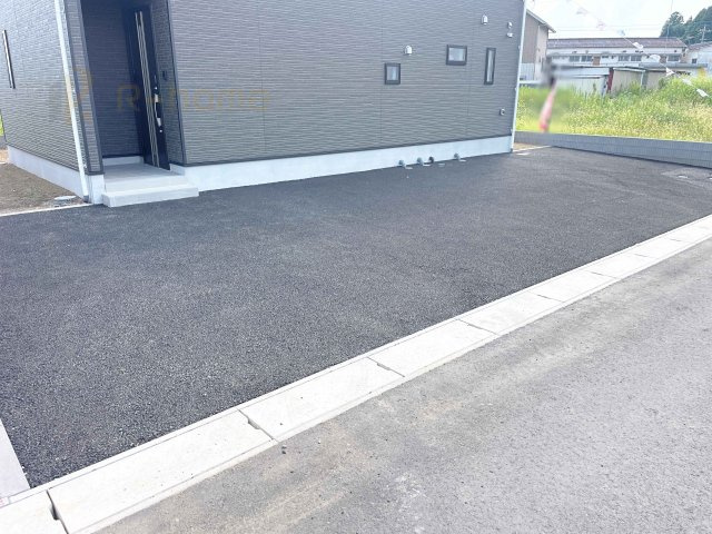 笠間市大田町第3　新築戸建て　3号棟の駐車場|カースペースは2台お停めいただけます♪