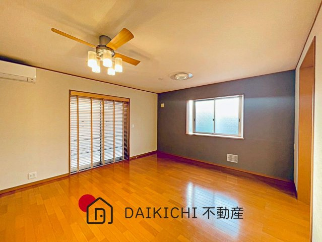 【居間・リビング】 | 久喜市本町４丁目　中古戸建