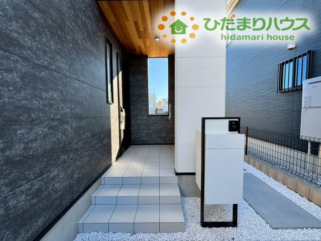 鴻巣市宮前　新築一戸建て　セレクト花水木鴻巣・宮前　A号棟のエントランス