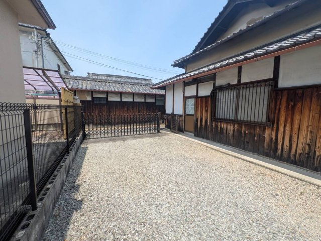 和泉市黒鳥町戸建（平屋）6DK（はなれ含む）の庭