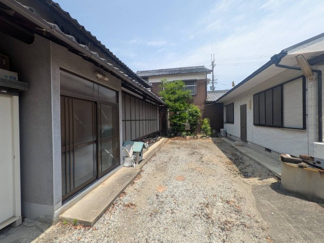 和泉市黒鳥町戸建（平屋）6DK（はなれ含む）の庭