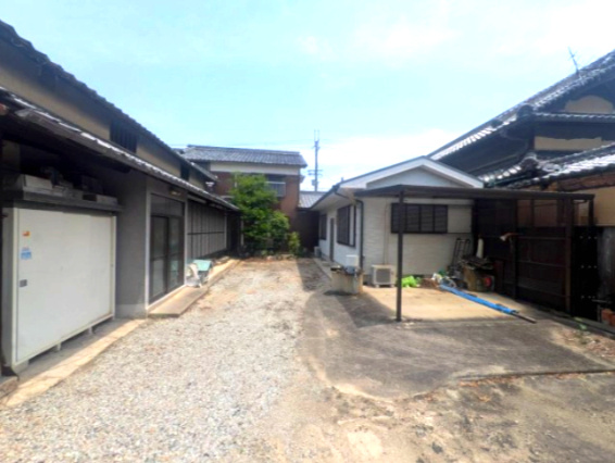 和泉市黒鳥町戸建（平屋）6DK（はなれ含む）の庭