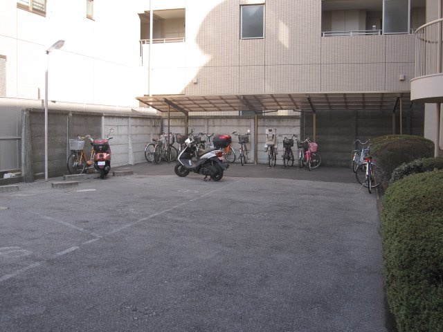 長瀬マンションの駐車場