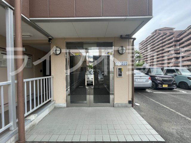 サニーウェル新石切のエントランス|落ち着いたエントランスです