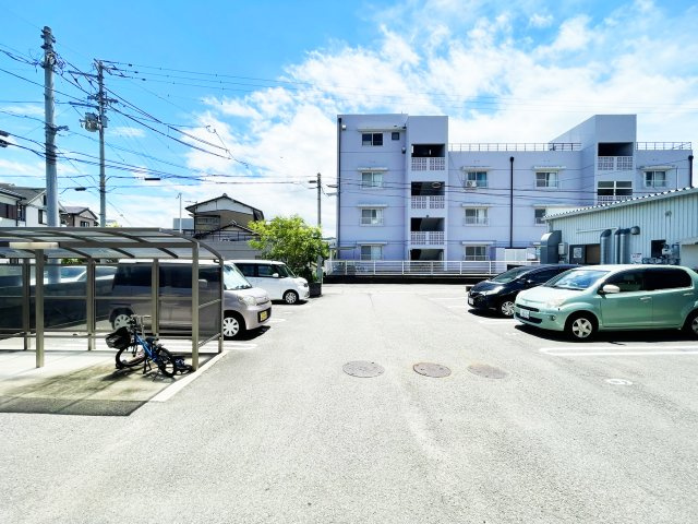 フローラの駐車場