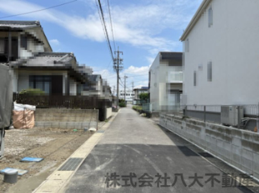 高浜市稗田町第5　全2棟　1号棟の前面道路含む現地写真