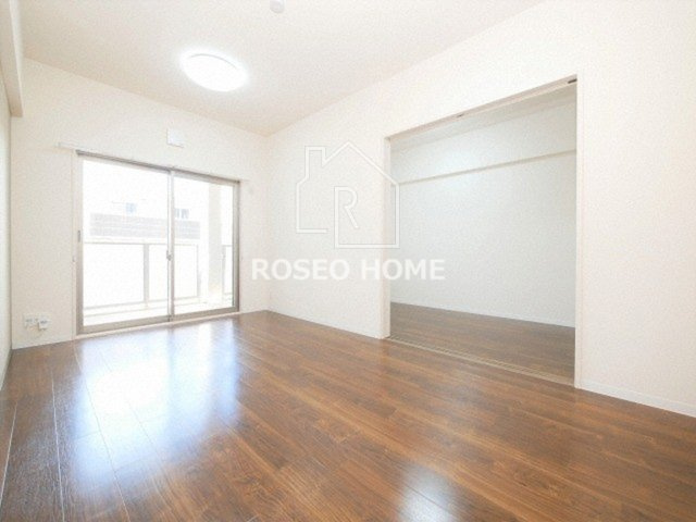 バロンドール京橋の居間・リビング