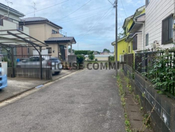 朝日　中古戸建の前面道路含む現地写真