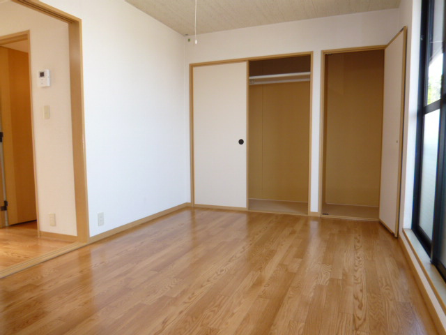倉敷市有城のアパートの洋室