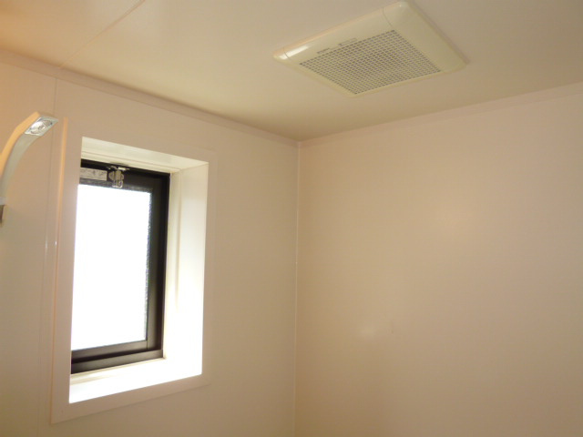 リビエール倉敷Ｃの浴室|浴室窓・換気扇