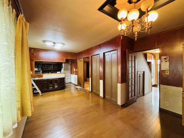 岸和田市神須屋町1丁目　中古戸建の居間・リビング