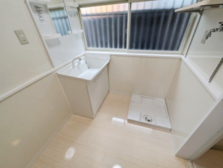 さいたま市大宮区下町１丁目の一戸建ての洗面所|スペースが確保できる洗面所です