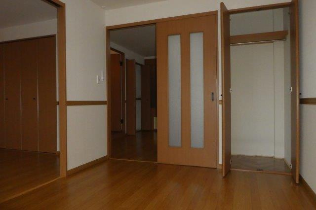 ロジュマンの洋室