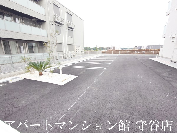 D's LIEN (ディ-ズリアン) Bの駐車場