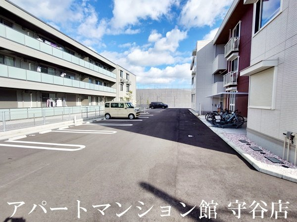 D's LIEN (ディ-ズリアン) Bの駐車場
