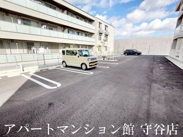 D's LIEN (ディ-ズリアン) Bの駐車場