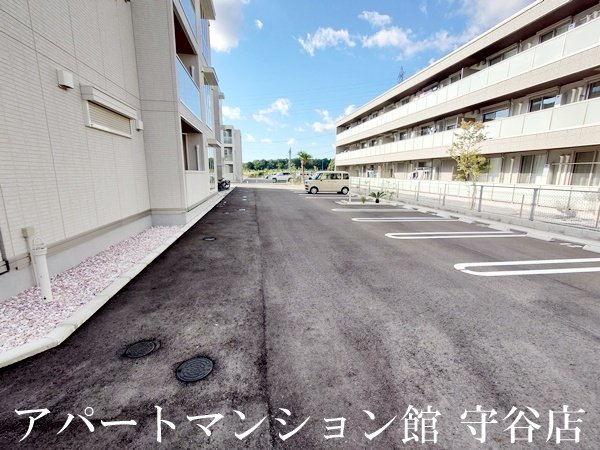 D's LIEN (ディ-ズリアン) Bの駐車場
