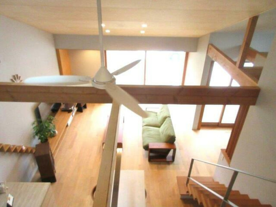 【中古戸建】伊勢崎市南千木町の内装|■吹抜｜ＬＤＫが一気に開放感を増し、より太陽の光を採り込む明るい空間になります♪陽当りに自信があるからこその間取りです。