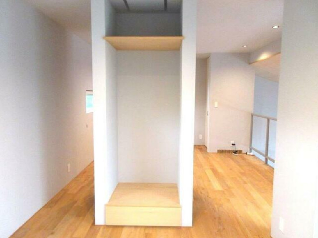 【中古戸建】伊勢崎市南千木町の収納|■収納｜扉のないオープンタイプなので、ひらけている部分をうまく使ってお片付け上手を目指しませんか？☆