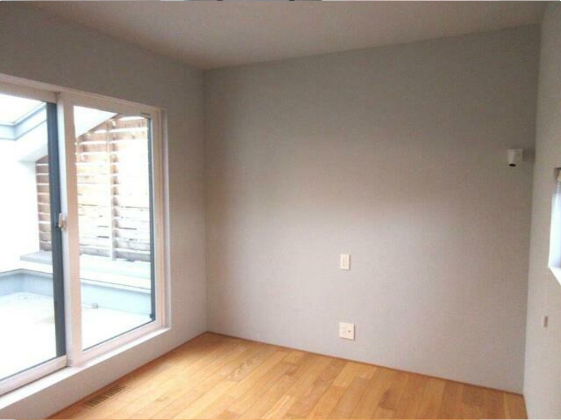 【中古戸建】伊勢崎市南千木町の洋室|■1階洋室｜1階おしゃれな洋室！柔らかい光が差し込む空間で休日のお昼寝にもピッタリです♪