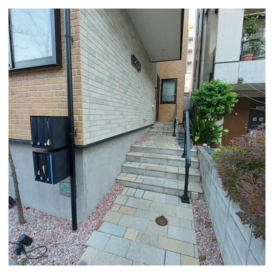 【エントランス】 | シャンブルズ | メールボックス完備。