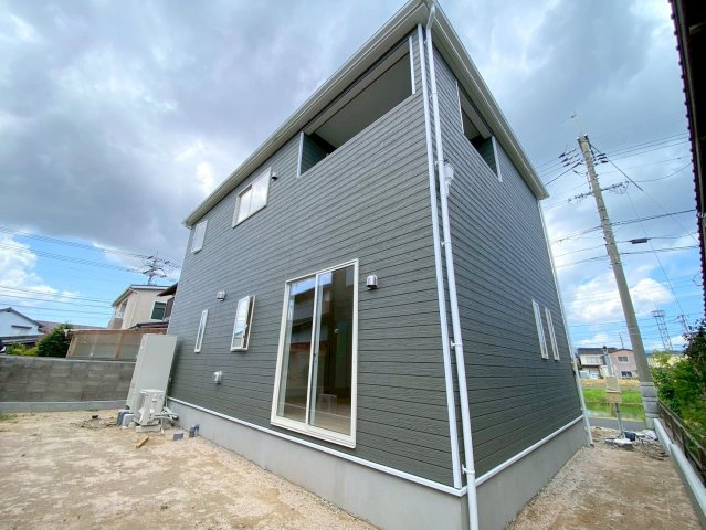 松江市東津田町第一　新築分譲住宅の外観|≪現地写真≫
深グリーンのおしゃれなサイディングになります。サッシはホワイトで統一された住宅になります。