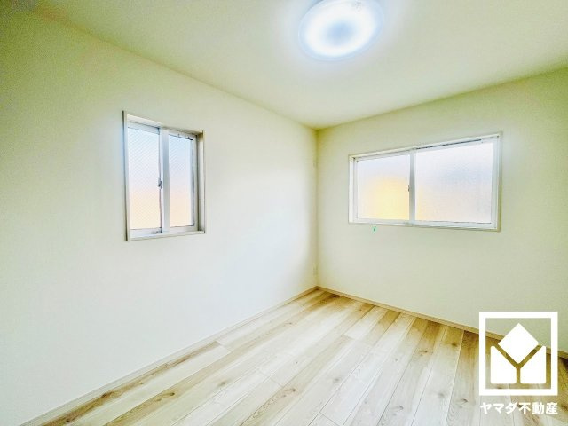 伏見区深草直違橋南１丁目の洋室