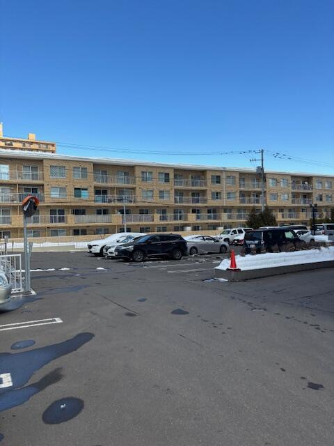 サーパス南郷通ウエストの駐車場