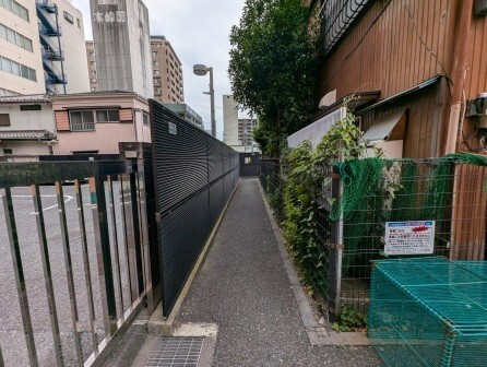 下町1-49貸家のエントランス|落ち着いたエントランスです