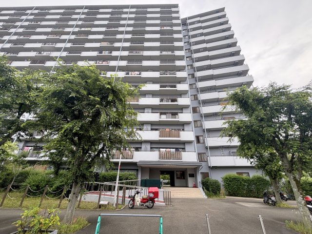 ライオンズマンション京都淀B棟の外観