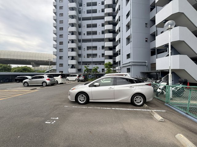 ライオンズマンション京都淀B棟の駐車場