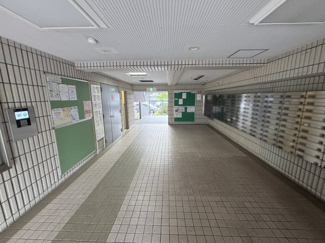 ライオンズマンション京都淀B棟のロビー