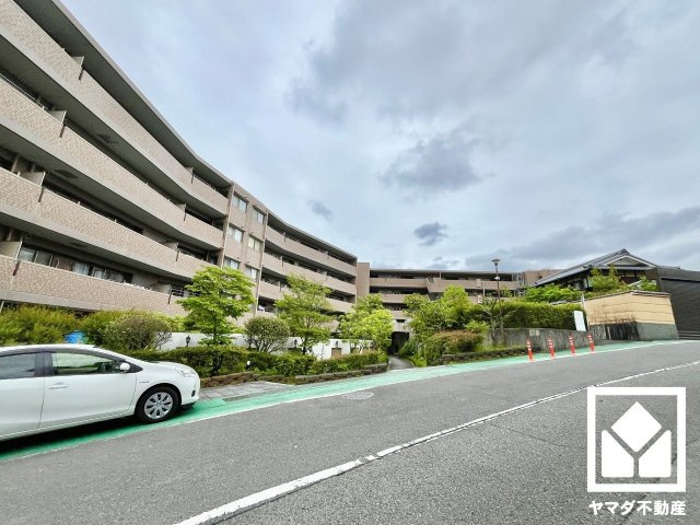 メロディーハイム松井山手ヒルズビューの外観