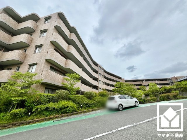 メロディーハイム松井山手ヒルズビューの外観