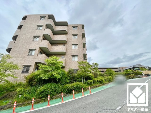 メロディーハイム松井山手ヒルズビューの外観