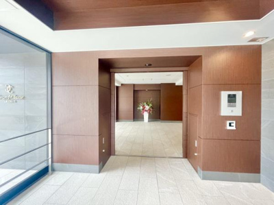 【エントランス】 | グランクラッセ上野芝向ヶ丘 | エントランス内は高級感もありオシャレな作りとなっております♪