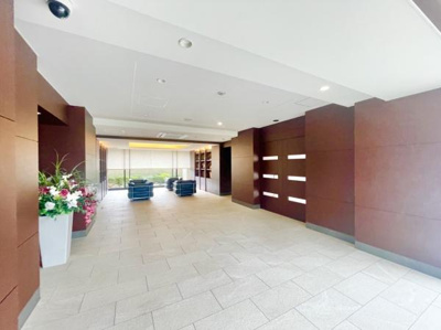 【エントランス】 | グランクラッセ上野芝向ヶ丘 | オートロック等セキュリティも充実！！エントランス横には管理人さんも待機しております♪