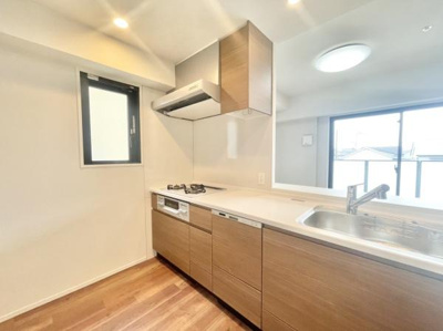 【居間・リビング】 | グランクラッセ上野芝向ヶ丘 | お料理がしたくなる、そんな嬉しい・楽しいキッチンです♪