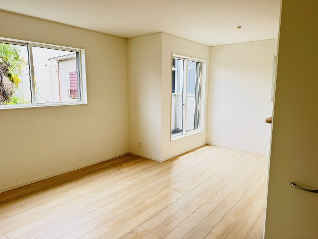 八王子市　大和田町　新築一戸建て　２５期の居間・リビング|～15.0帖の明るいLDKで、家族団欒の時間をお過ごしいただけます～