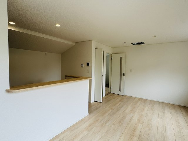 八王子市　大和田町　新築一戸建て　２５期の洋室|～15.0帖の明るいLDKで、家族団欒の時間をお過ごしいただけます～