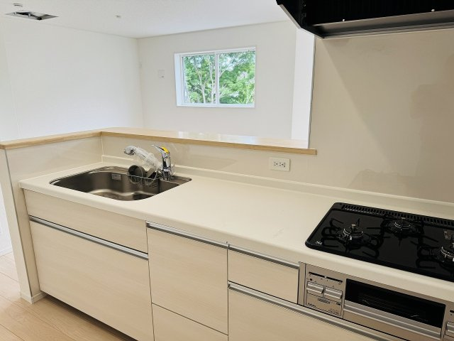 八王子市　大和田町　新築一戸建て　２５期の内装|～リビングにいるご家族とのコミュニケーションもとりやすいカウンターキッチンです～