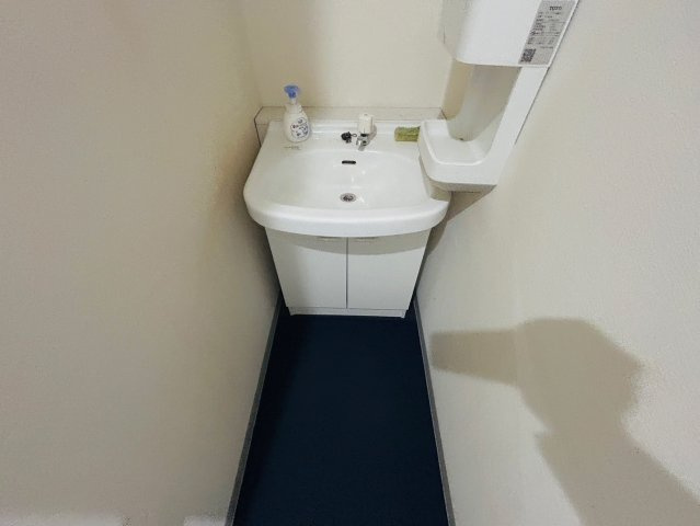 豊明市阿野町貸工場の洗面所