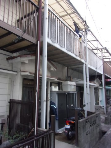 泉が丘５丁目中古収益テラスハウスの外観|建物外観を気になさる方へ、見た目の良い物件です