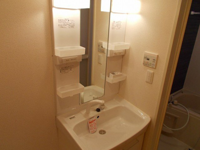 【洗面所】 | カーサ・ボヌール | ゆったりとスペースのある洗面所