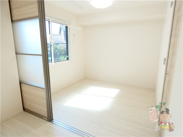 ホワイエ国富の洋室